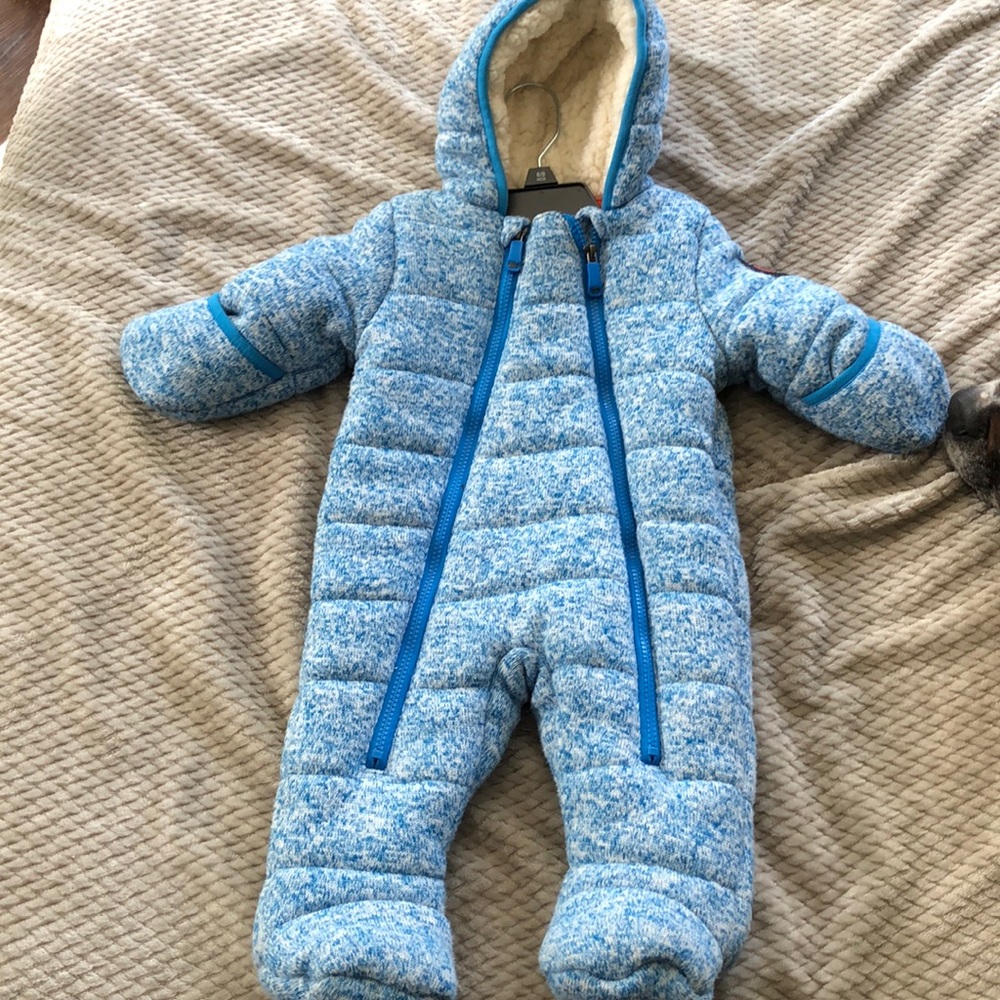 Baby snowsuit 6-9month!